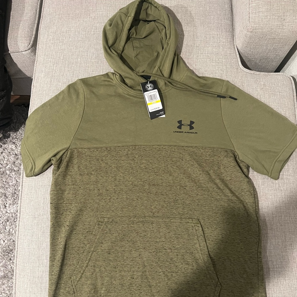 Men’s under Armour hoodie T-shirt